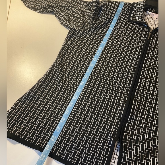 Beautiful black & white Ming Wang zippered cardigan! Size XL. 3/4 sleeves. - Picture 7 of 7